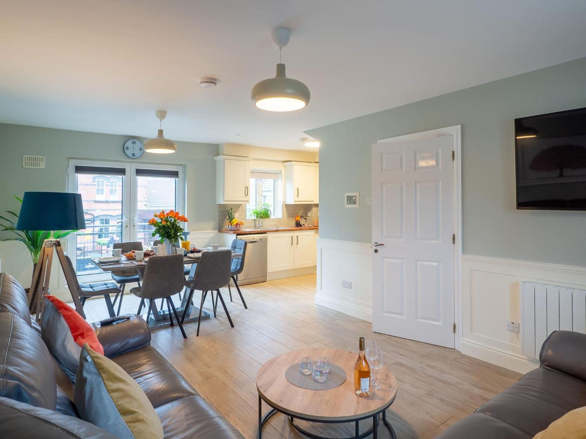 Eve'S Townhouse Apartment Клифдън Екстериор снимка