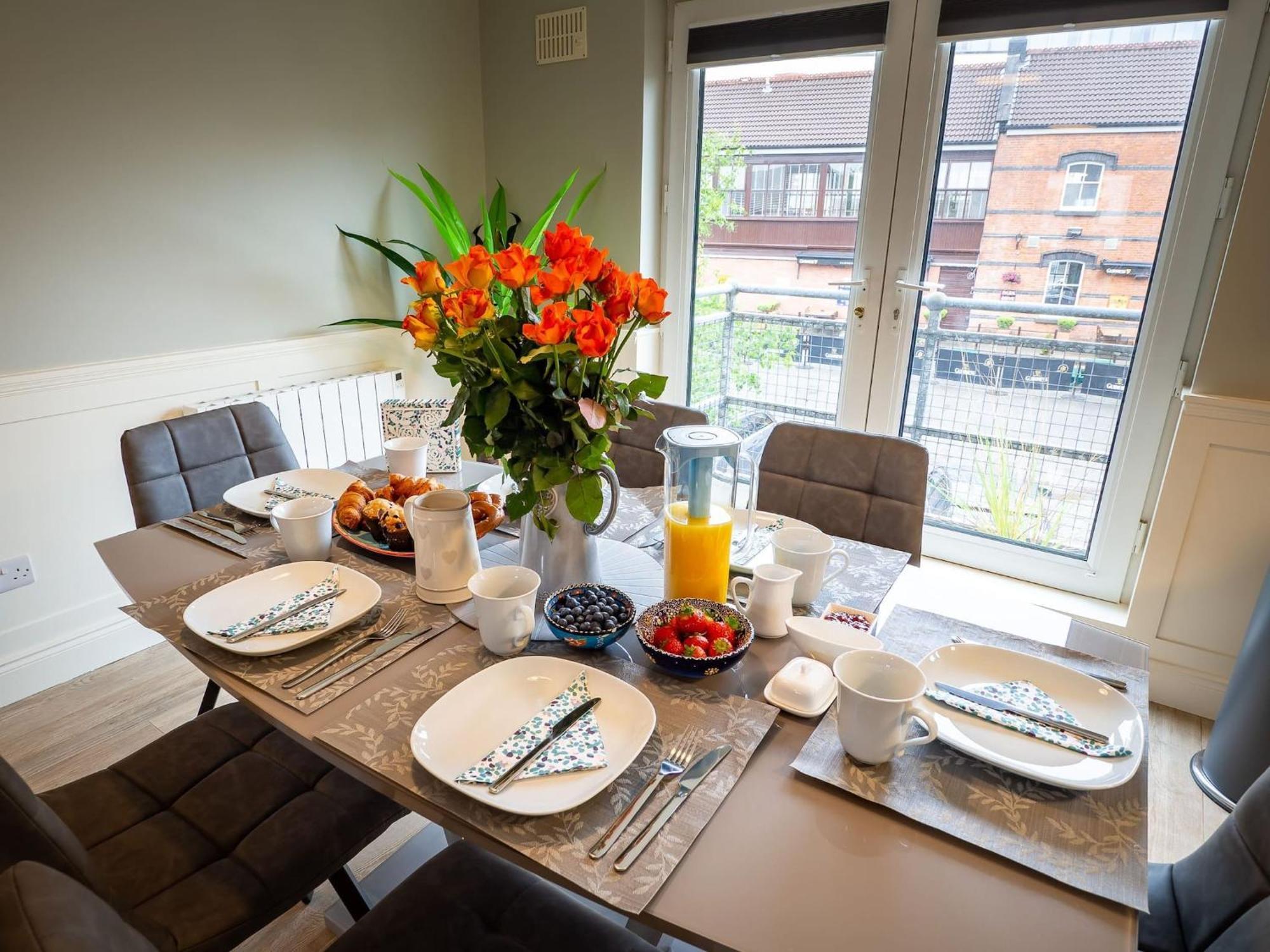 Eve'S Townhouse Apartment Клифдън Екстериор снимка